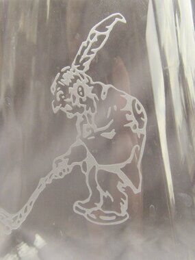 Pair of Trudeau Splendido 12.75 oz White White Glass Native Golfer Motif    S421